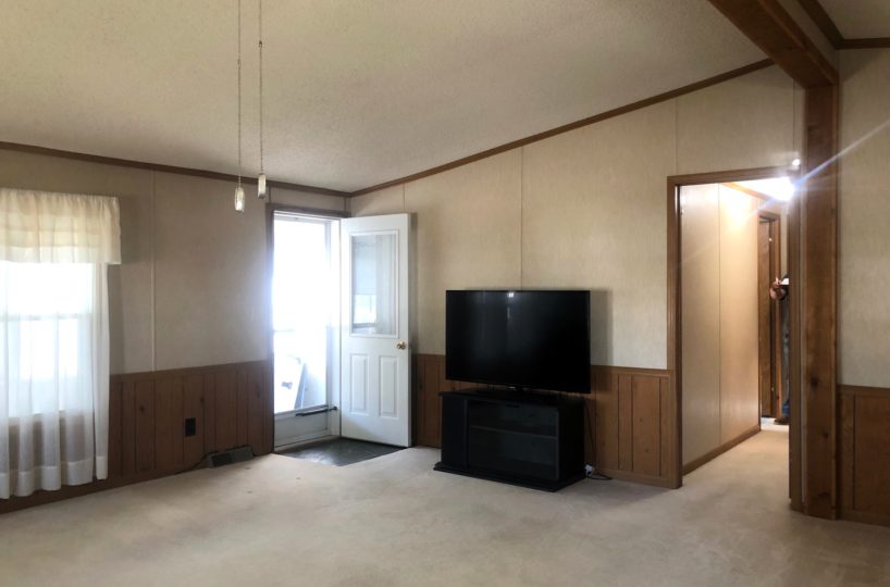 1003-034 living room - Evergreen Estates