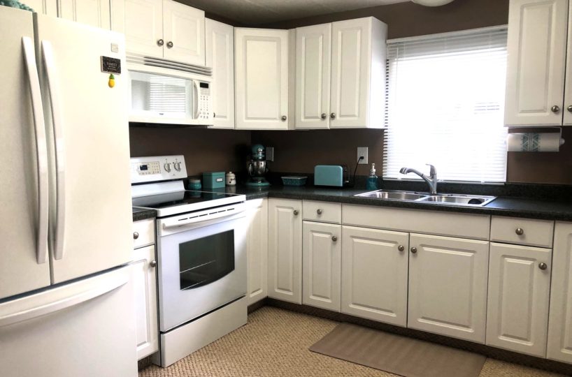 1003-042 kitchen - Evergreen Estates